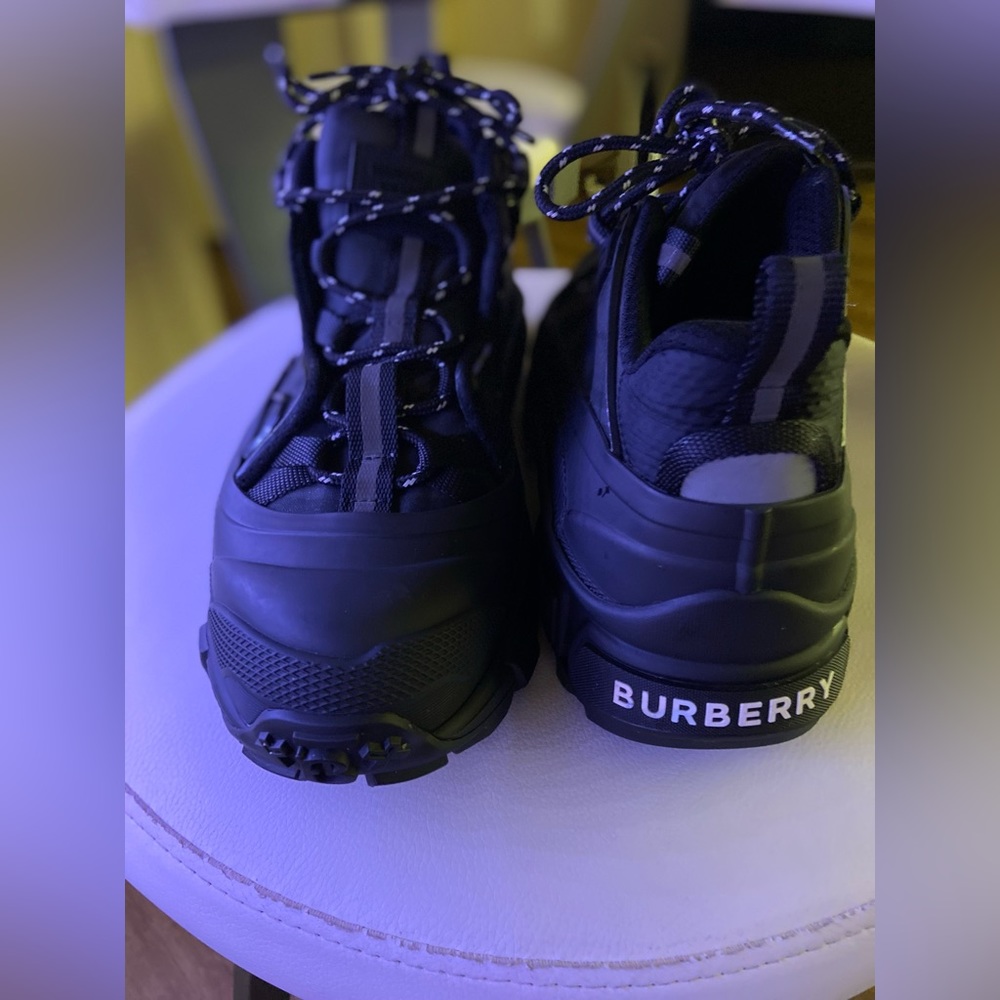 BURBERRY- SIZE 43 (10 1/2 US) BLK